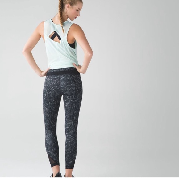Lululemon Tight II in Snake Battleship Size 6 - Picture 8 of 11
